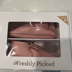 NIB freshly picked tutu bow moccs